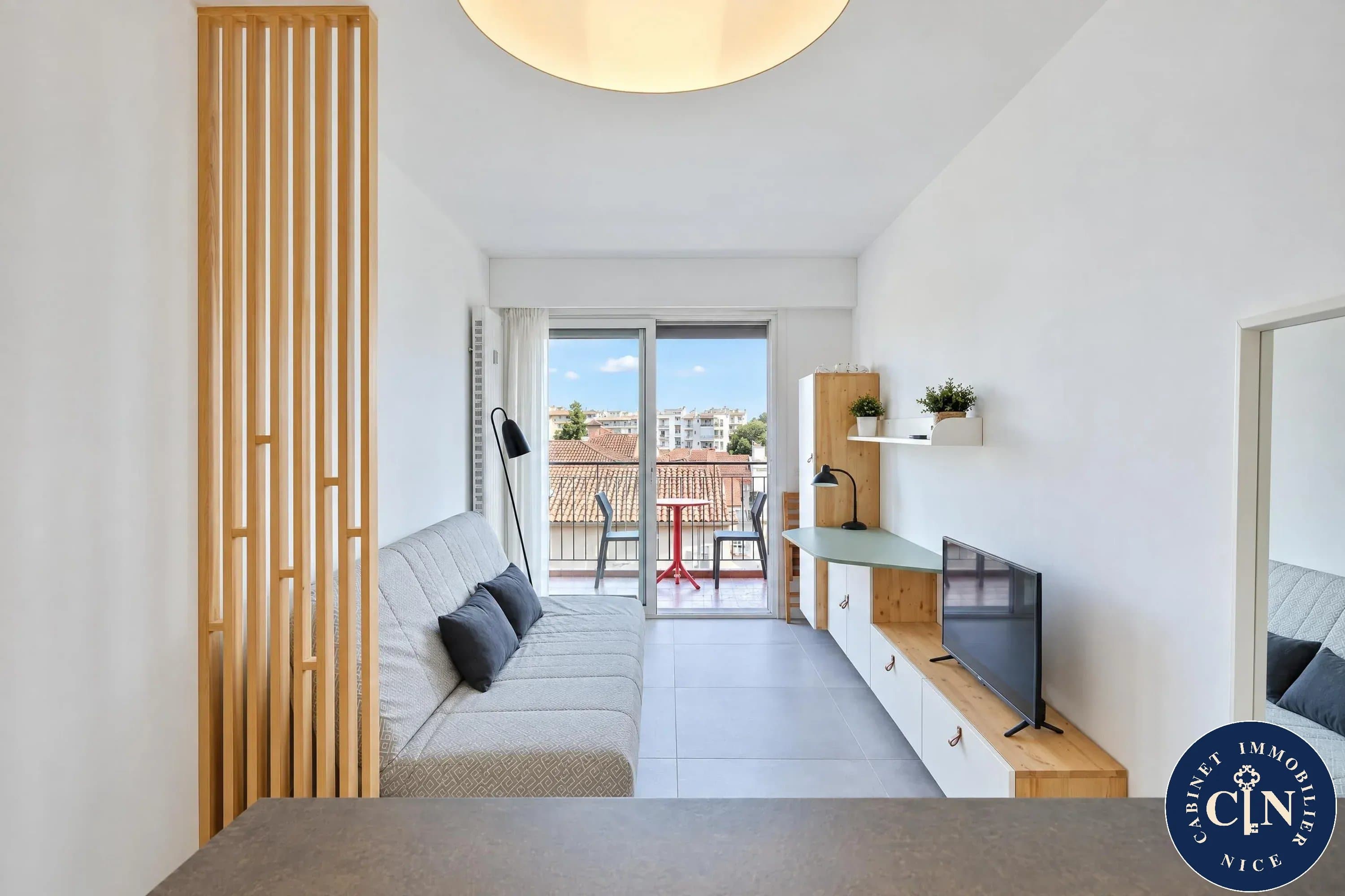 Studio 18,70 m² - Rénové balcon sud - Libération